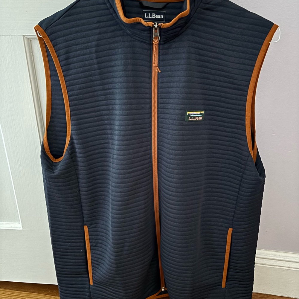 Like new never worn llbean vest